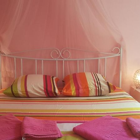 B&B La Vie En Rose Basel Bagian luar foto